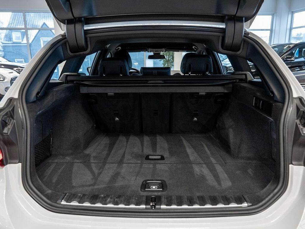 BMW 320d Touring Pacchetto M-Sport SHZ NAVI LED