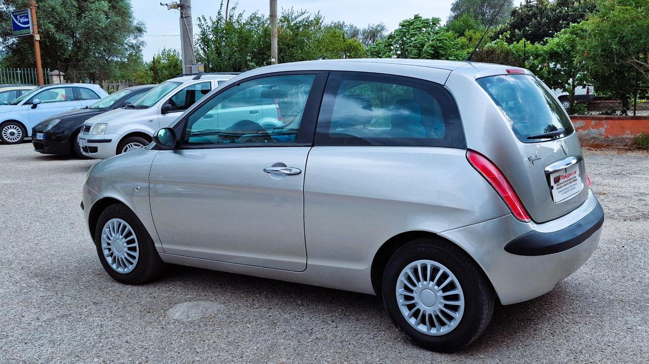 Lancia Ypsilon 1.2 16V Platino