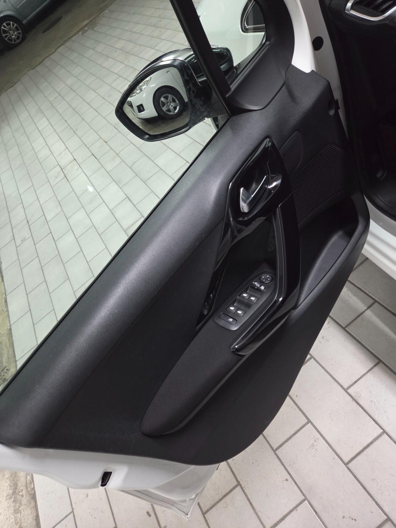 Peugeot 208 PureTech 82 5p. GPL Allure