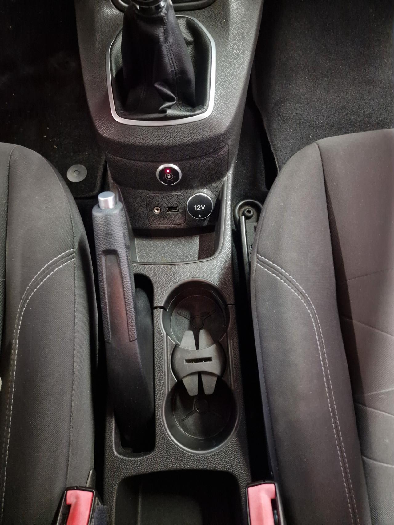 Ford Fiesta 1.4 3p. Bz.- GPL Titanium, 165 mila chilometri ok neopatentato.