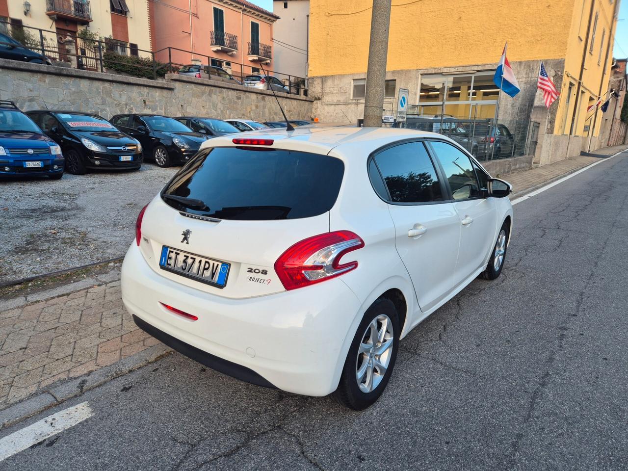 Peugeot 208 1.4 HDi 68 CV Neopatentati