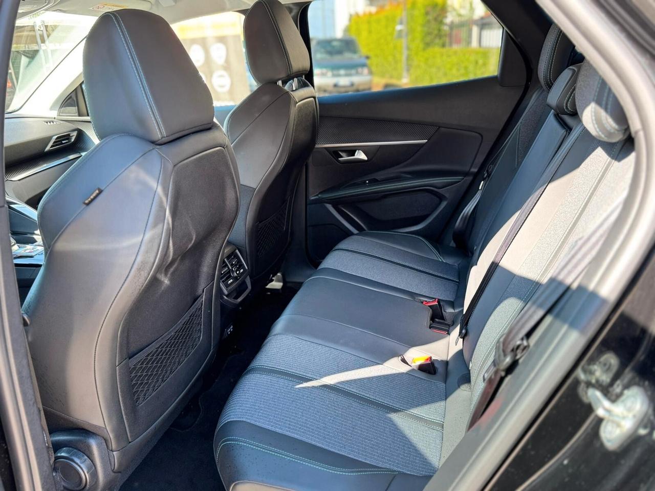 Peugeot 3008 BlueHDi 130 S&S EAT8 Allure