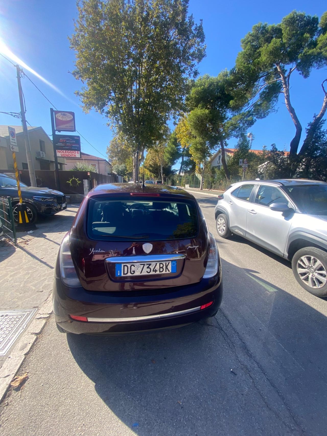 Lancia Ypsilon 1.3 MJT 75 CV Modamilano