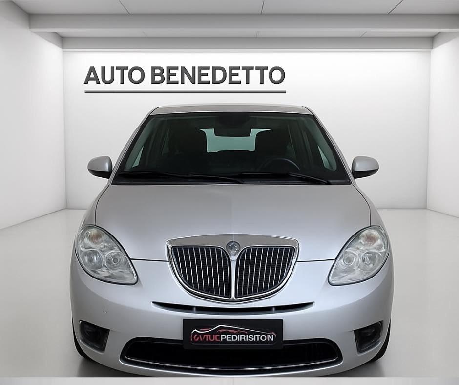 Lancia Ypsilon 1.2 69 CV Silver 10.2012