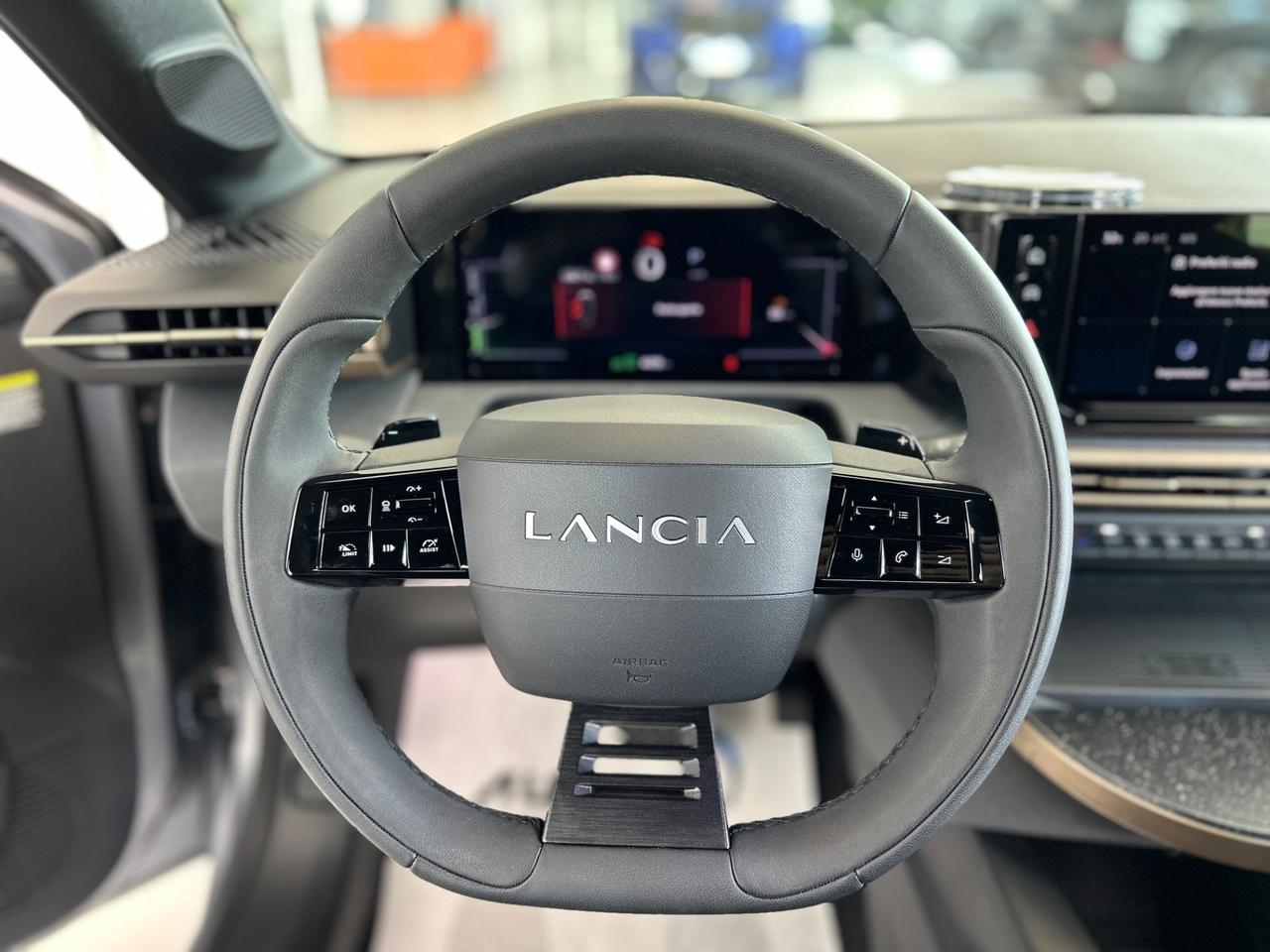 Lancia Ypsilon Hybrid e-DCT LX Neopatentati