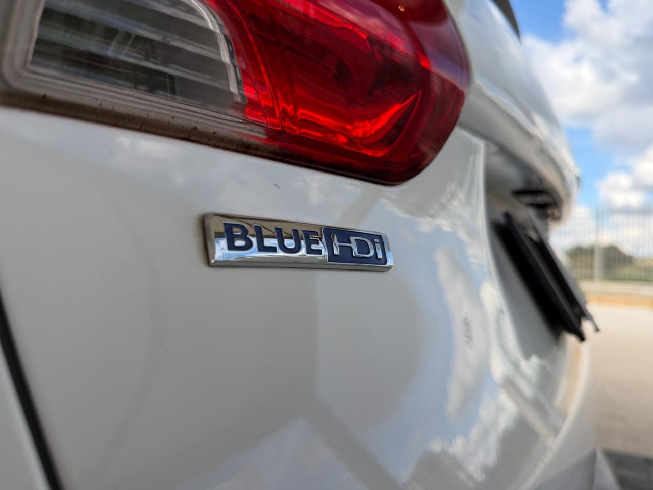 Peugeot 2008 BlueHDi 100 Allure FULL