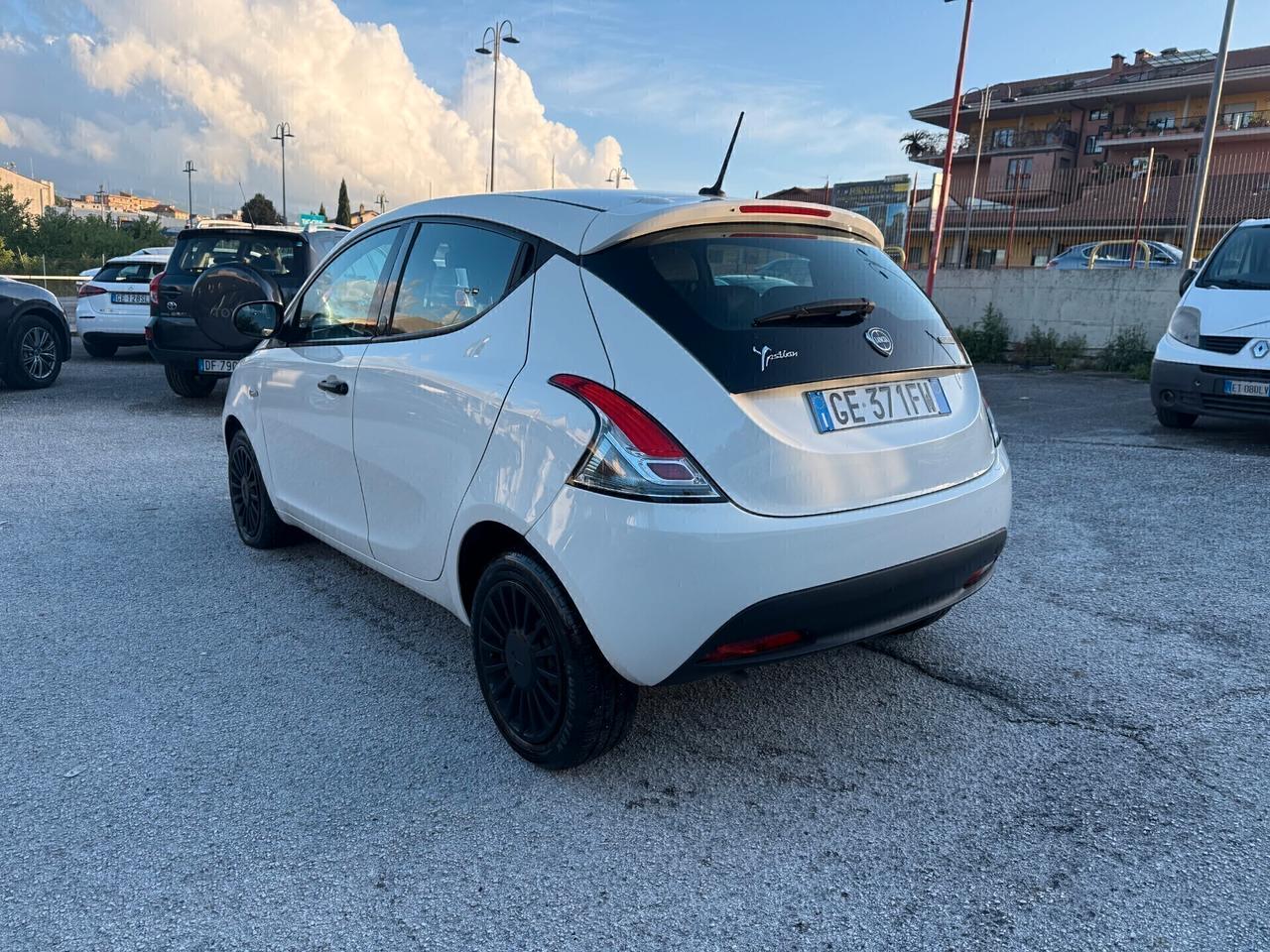 Lancia Ypsilon 1.0 FireFly 5 porte S&S Hybrid Ecochic Silver
