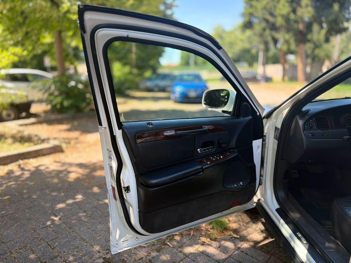 Ford Lincoln Town Car Executive Series