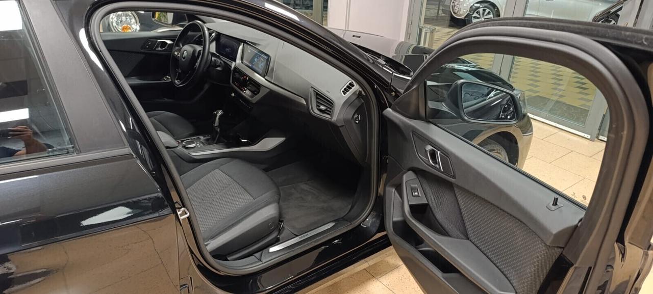 Bmw 118 118d 5p. Business Advantage