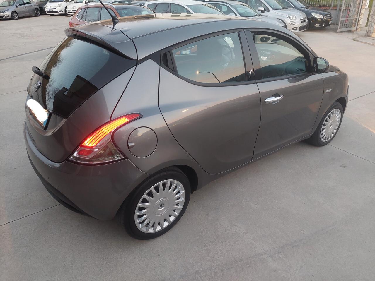 Lancia Ypsilon 1.2 69 CV 5 porte GPL