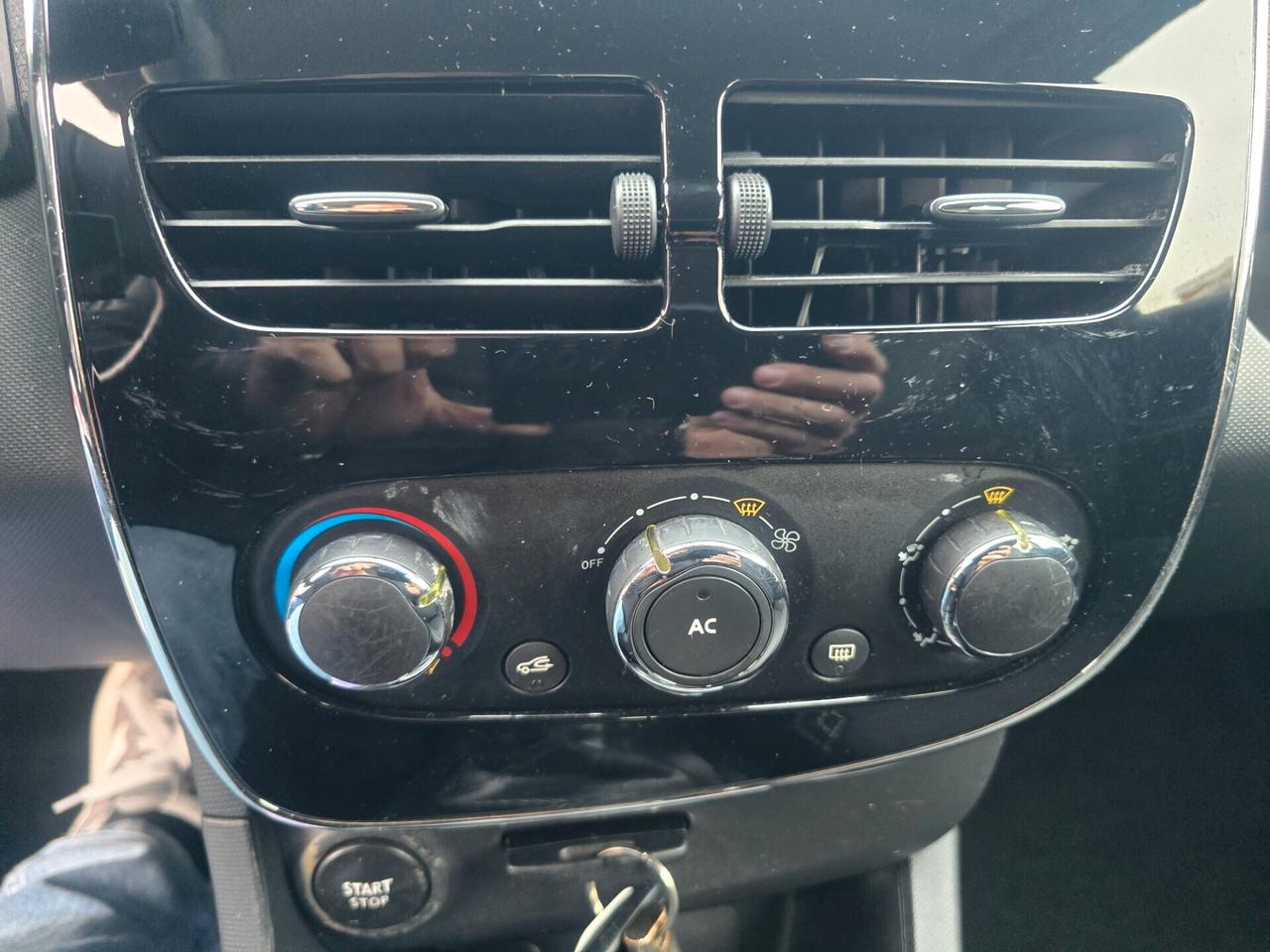 Renault Clio 1.2 75CV 5 porte Costume National