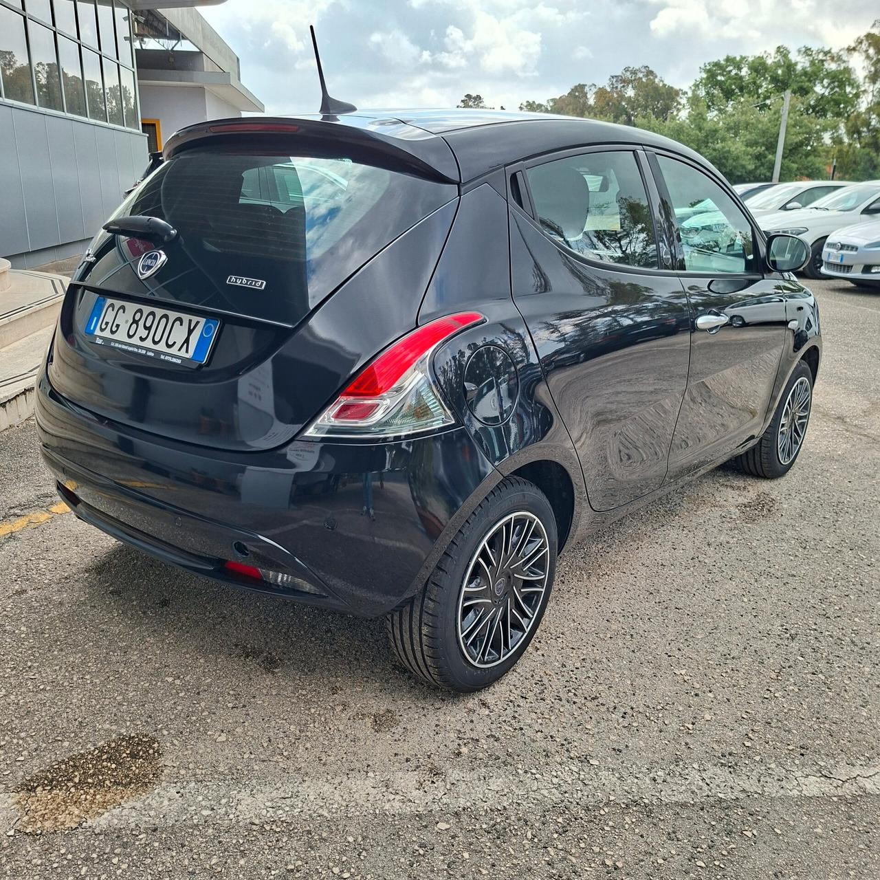 Lancia Ypsilon 1.0 Bz 70 Cv Hybrid Gold