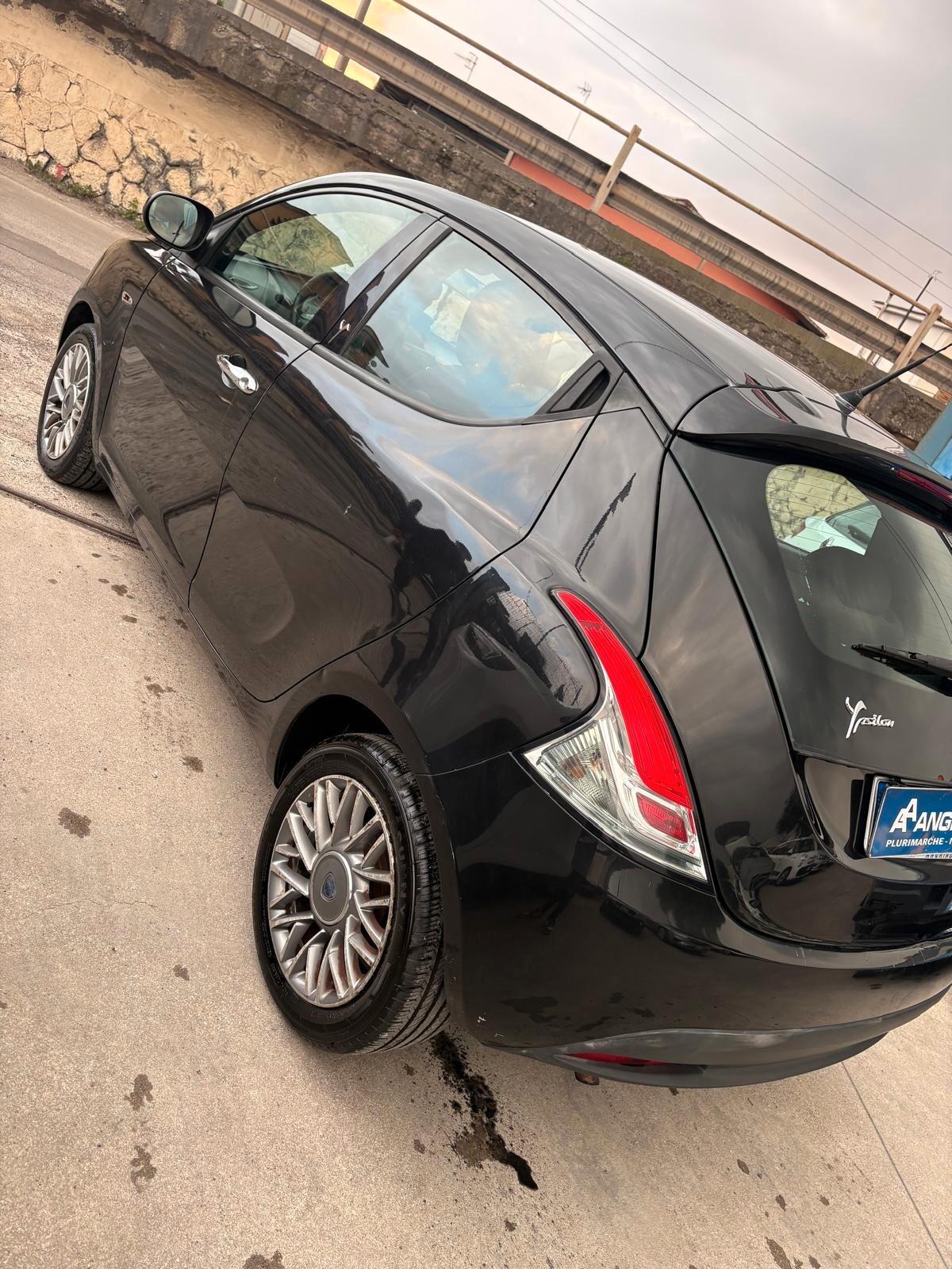 Lancia Ypsilon 1.2 69 CV Unyca