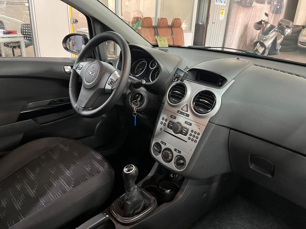 Opel Corsa 1.2 3 porte