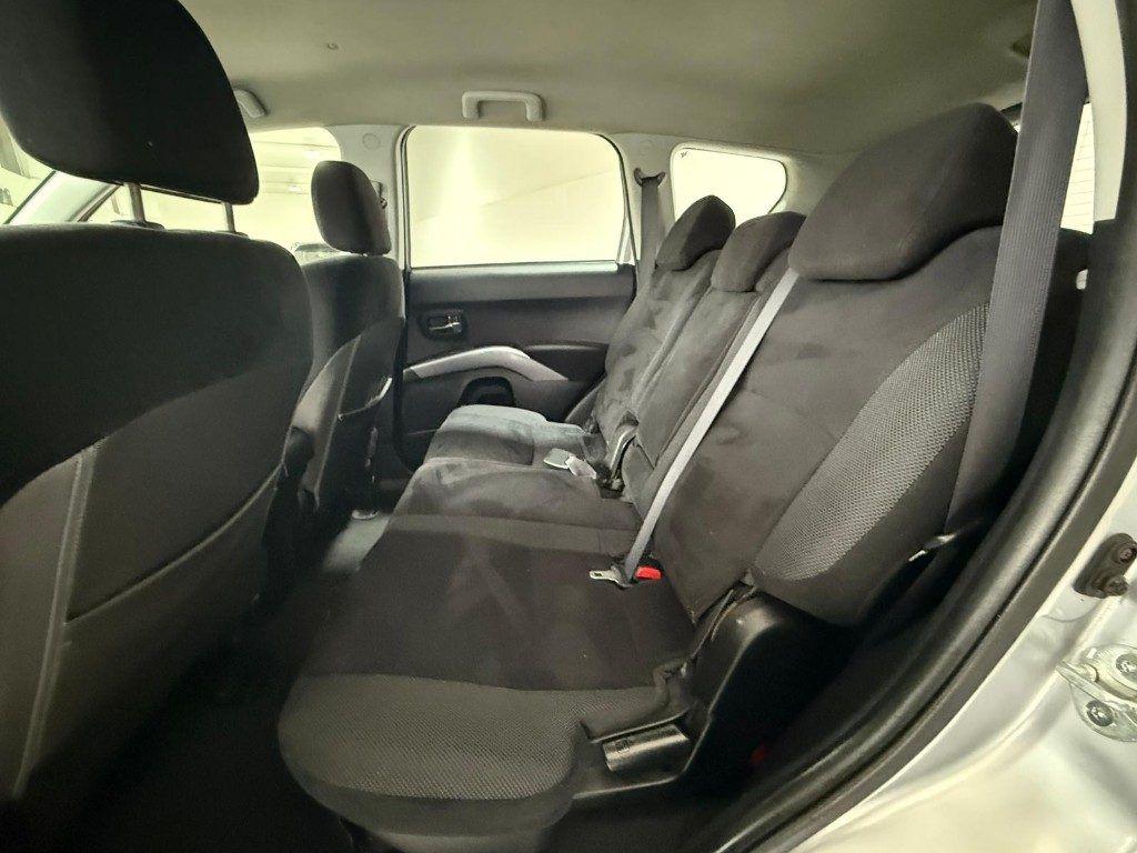 Mitsubishi Outlander 2.0 DI-D Instyle 7 p.ti DPF 7 POSTI