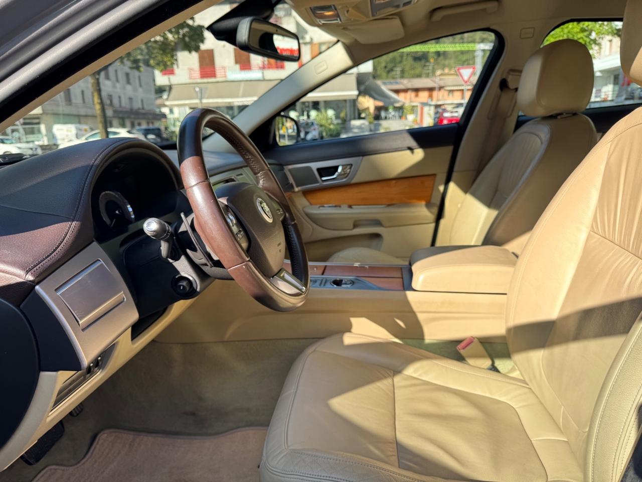 Jaguar XF 2.7D V6 Premium Luxury