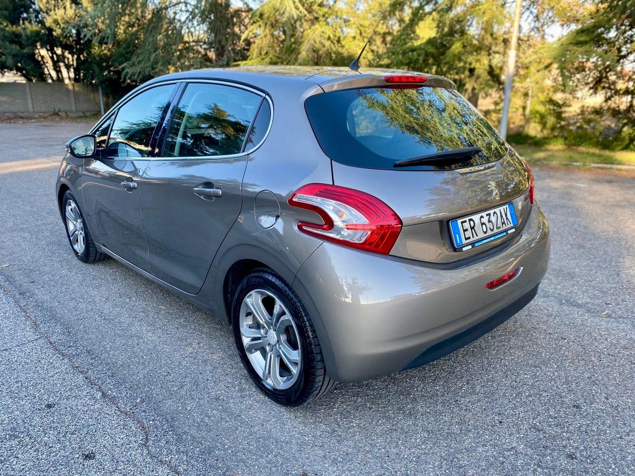 Peugeot 208 1.2 VTi 82 CV 5 porte Allure