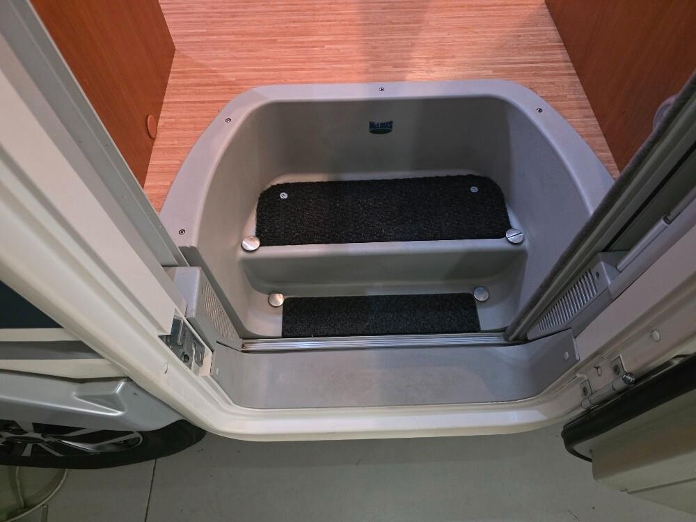 CAMPER MCLOUIS TANDY 640