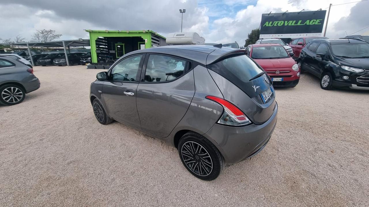 Lancia Ypsilon 1.0 FireFly 5 porte S&S Hybrid Ecochic Gold