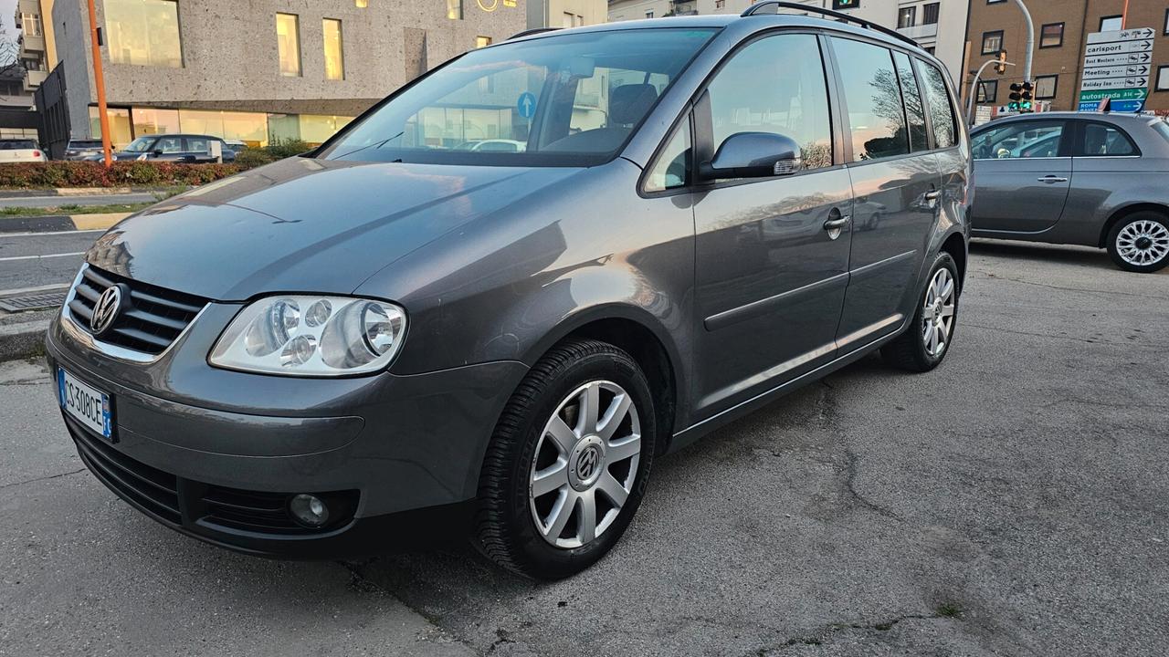 Volkswagen Touran 7 POSTI