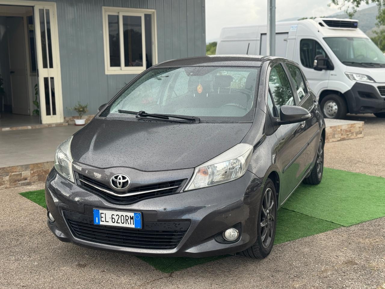 Toyota Yaris 1.4 D-4D 5 porte Lounge GARANZIA