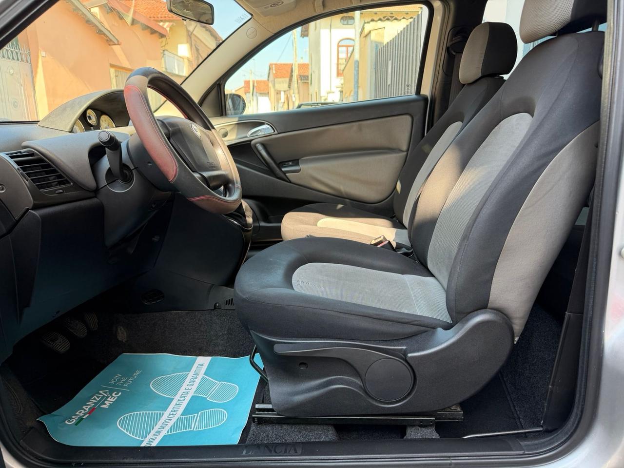 Lancia Ypsilon 1.3 MJT 75 CV Argento