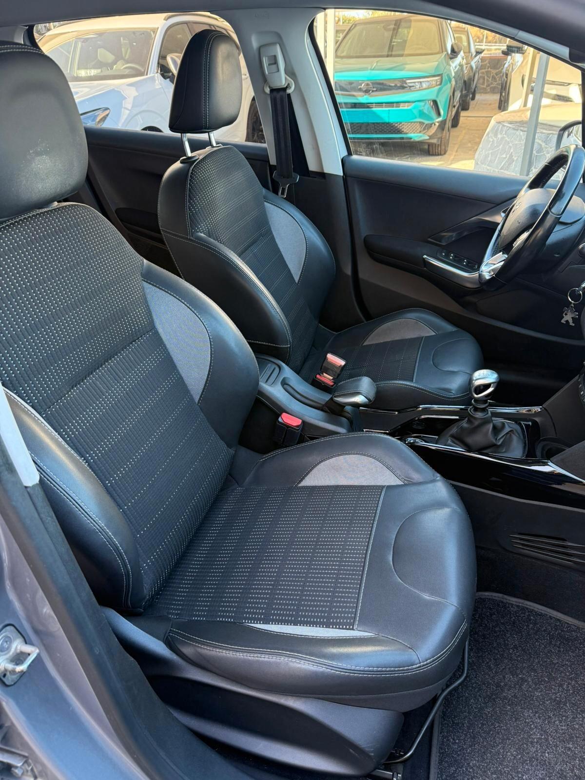 Peugeot 2008 BlueHDi 100 S&S Black Matt