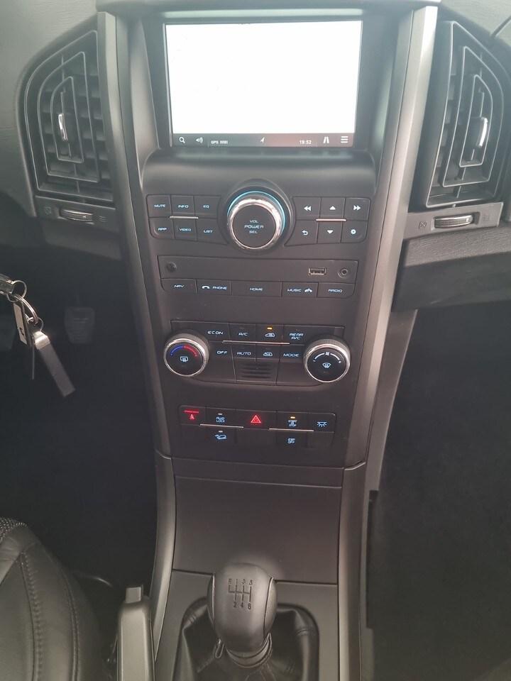 MAHINDRA XUV500 XUV500 2.2 16V AWD W10