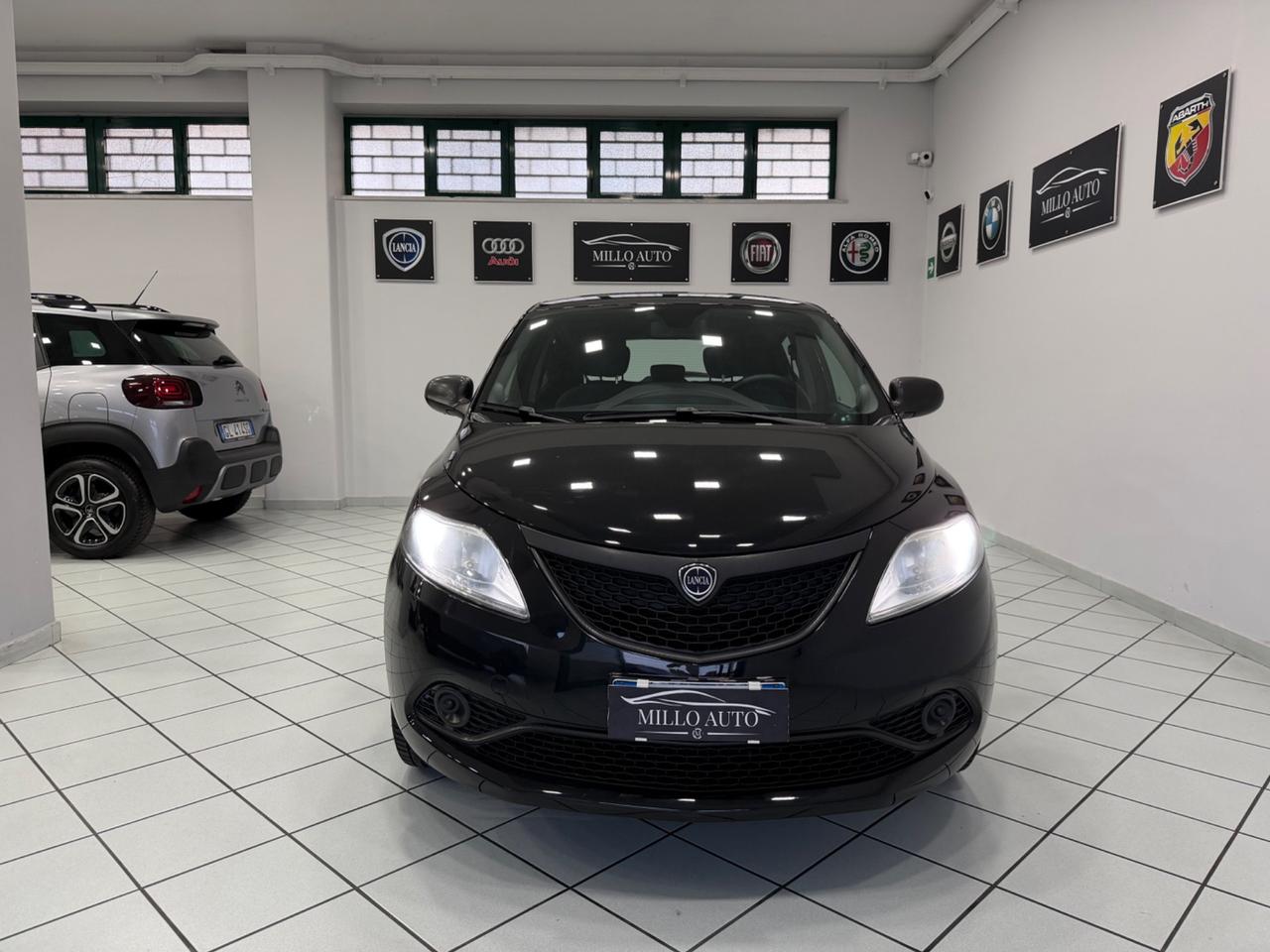 Lancia Ypsilon 1.2 69 CV 5 porte GPL Ecochic Black and Noir