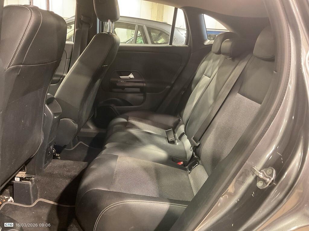 MERCEDES-BENZ GLA 200D 150CV AUTOMATIC BUSINESS SOLUTION ( NAVI PREMIUM - PELLE - CRUISE - PARK ASSIST )