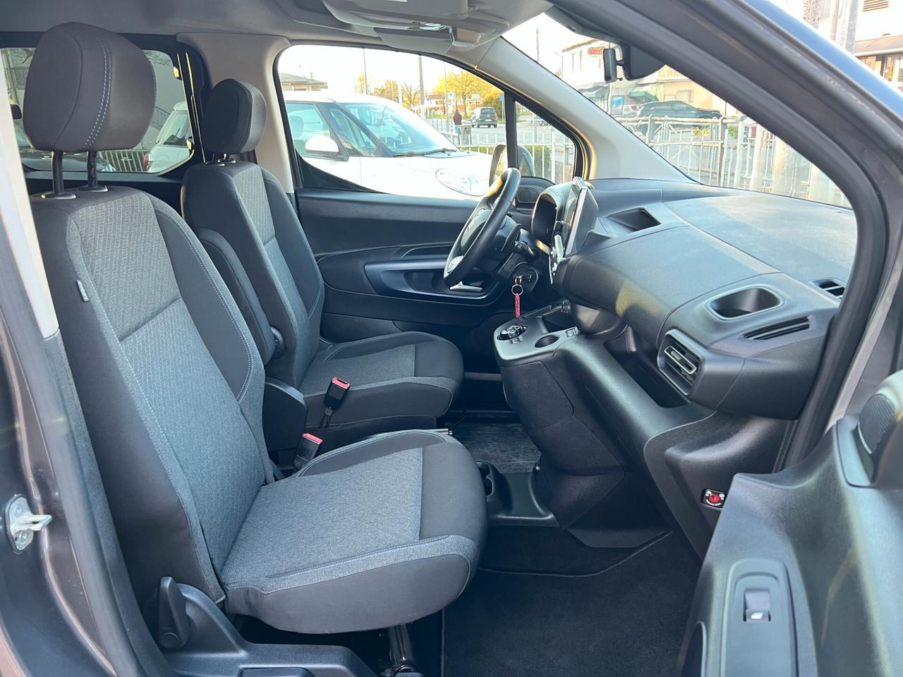 Fiat Doblo 1.5 BlueHdi 130CV AT8 Combi N1 Autocarro 5 posti