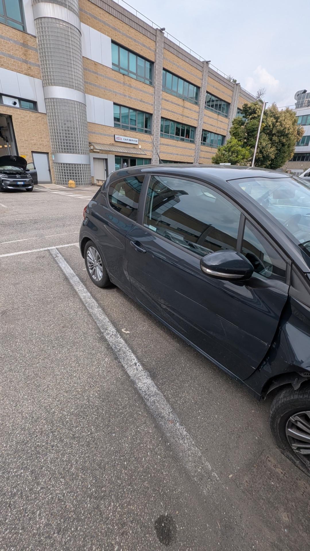 Peugeot 208 2016 1.2 benzina euro6b incidentata