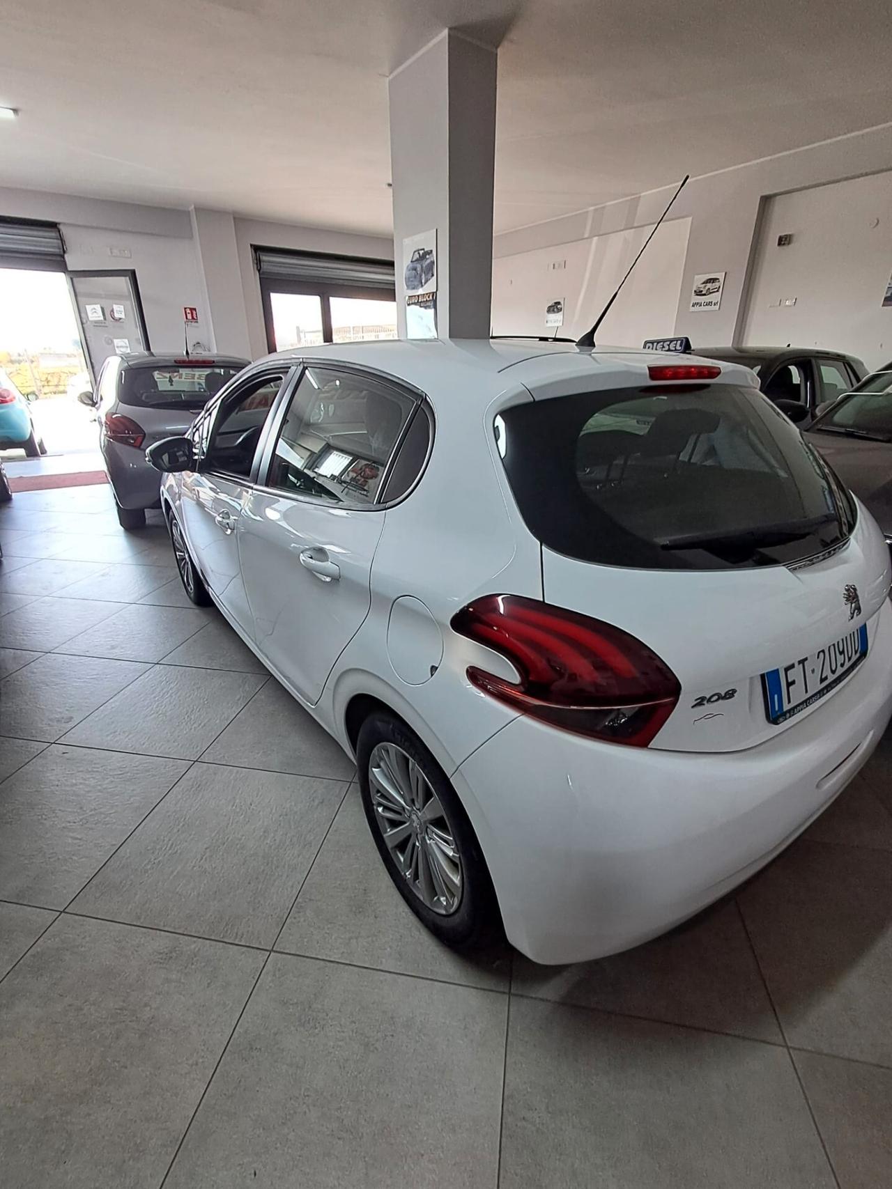 Peugeot 208 PureTech 82 5 porte Allure