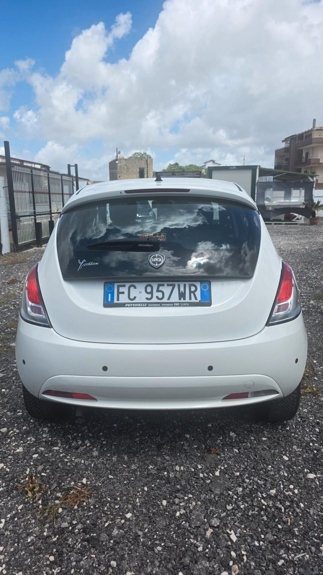Lancia Ypsilon 1.2 69 CV 5 porte Platinum
