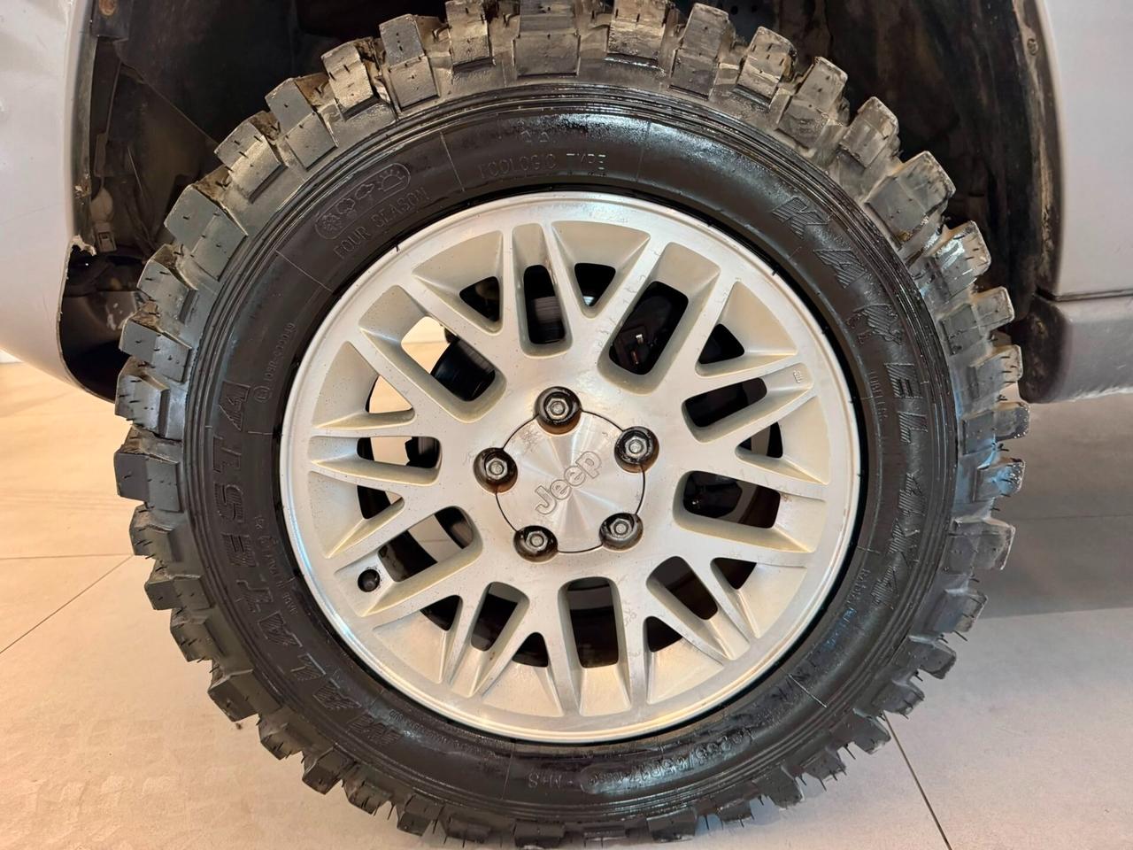 JEEP GRAND CHEROKEE 2.8 CRD 163 CV LIMITED KIT RIALZO GOMME