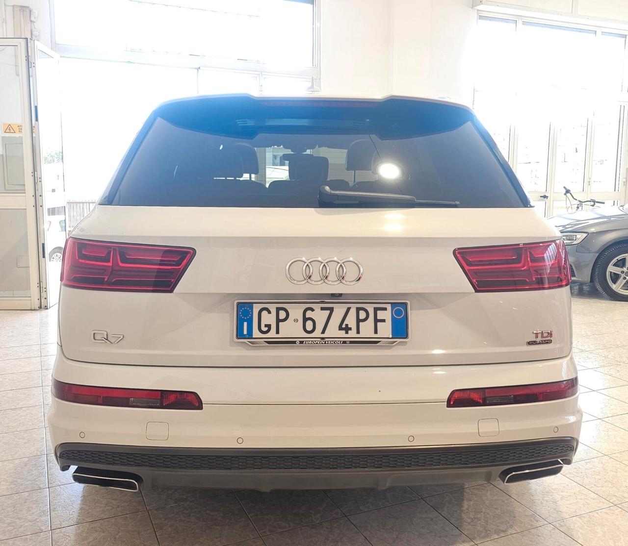 Audi Q7 S-LINE 7 POSTI Gancio / Tetto