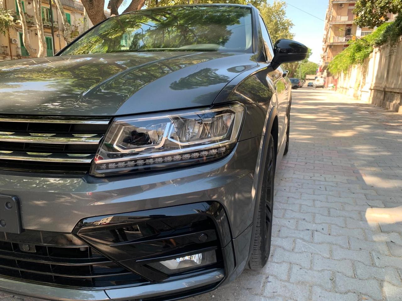 Volkswagen Tiguan 2.0 TDI SCR DSG Sport BlueMotion Technology R-LINE