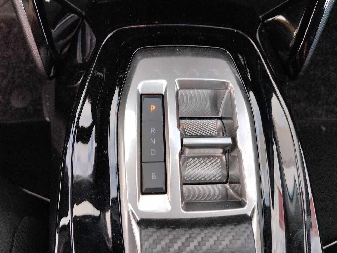 Peugeot 208 motore elettrico 136 CV 5 porte E-Style