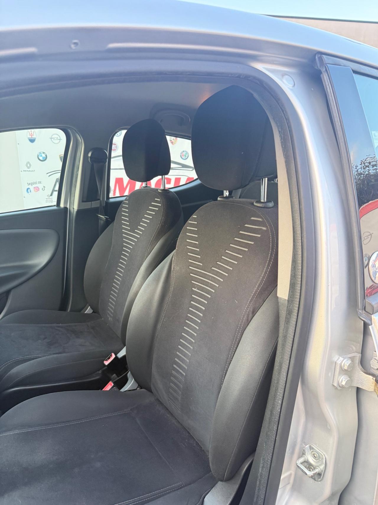 Lancia Ypsilon 1.2 69 CV 5 porte GPL Ecochic Silver