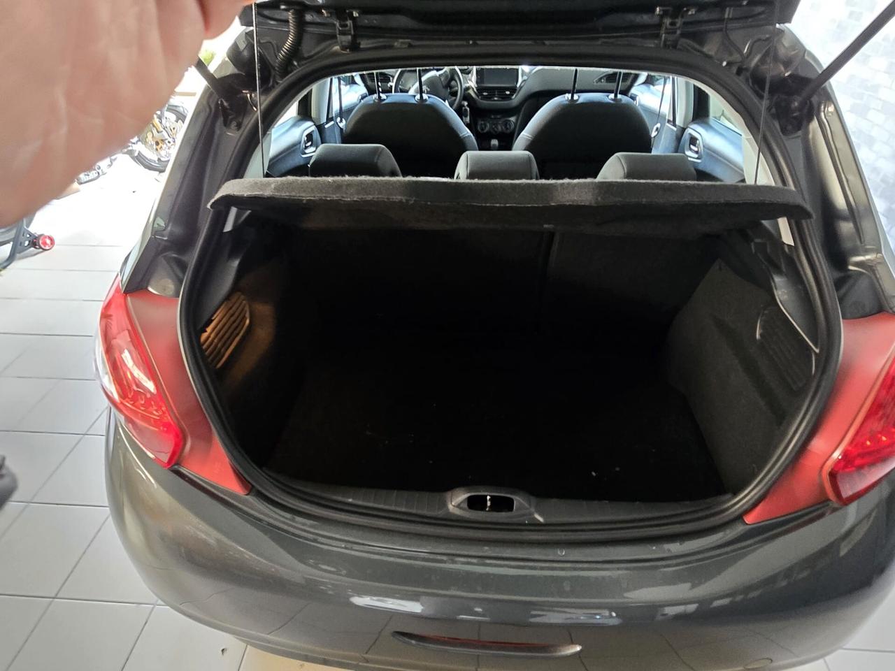 Peugeot 208 1.4 HDi 68 CV 5 porte Allure