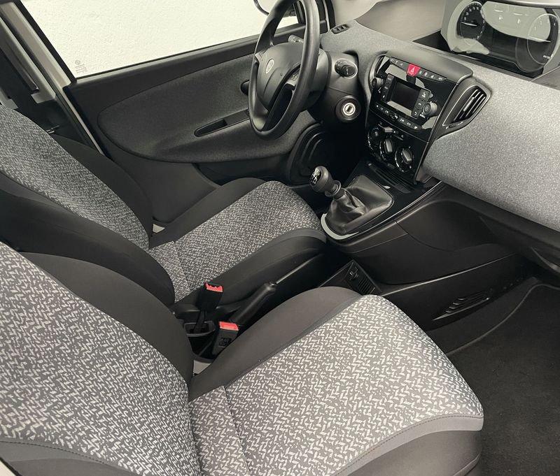 Lancia Ypsilon 1.0 FireFly 5 porte S&S Hybrid Silver
