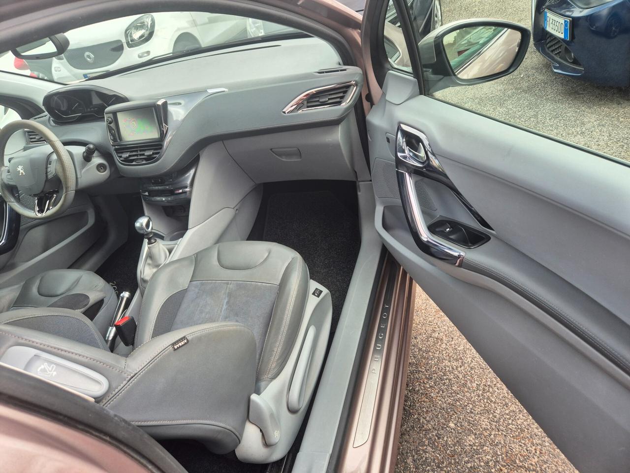 Peugeot 208 1.4 HDi 68 CV 3 porte Allure