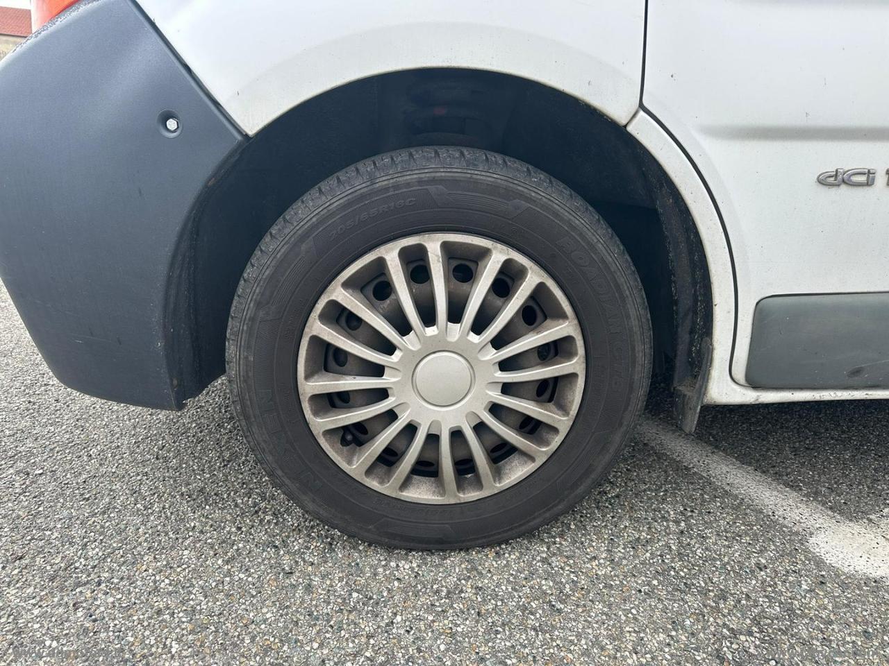 Trafic T27 1.9dCi/100PC-TN Combi Confort