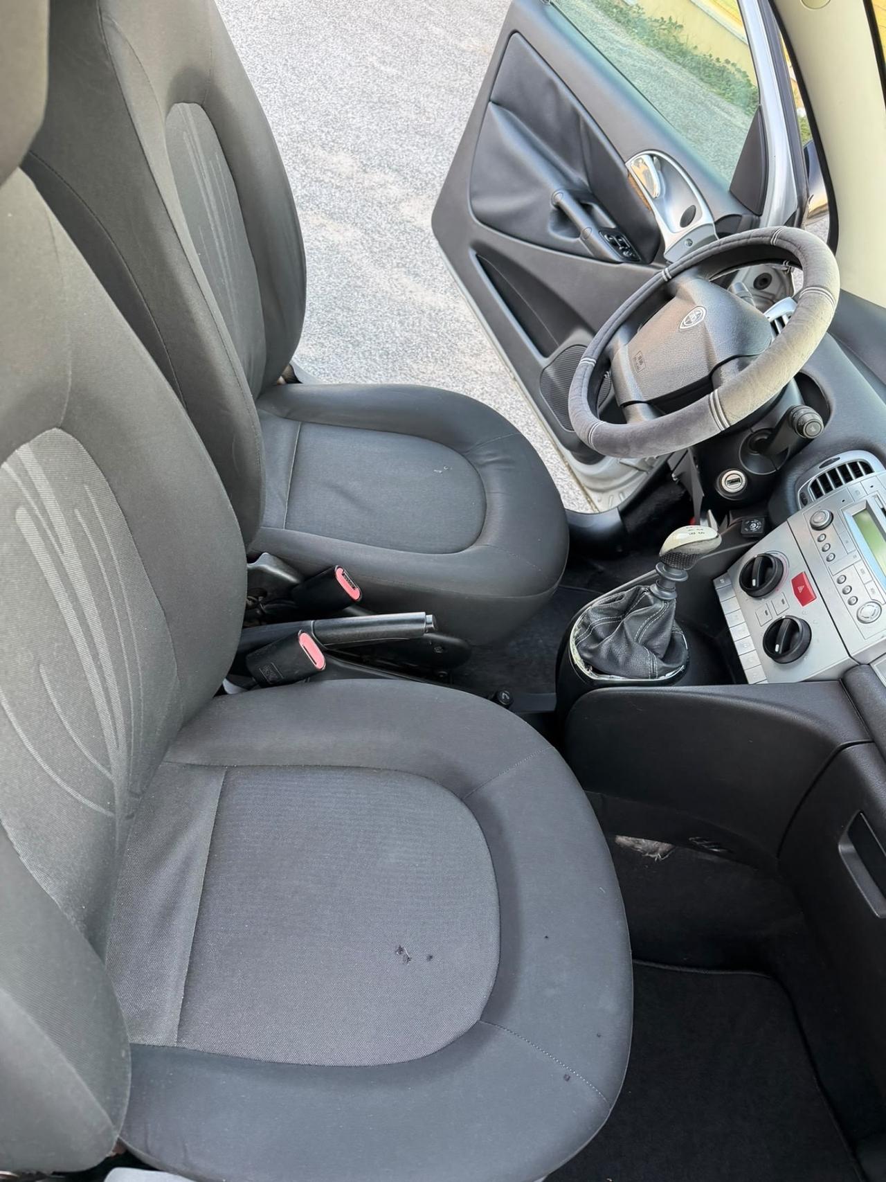 Lancia Ypsilon 1.2 69 CV Unyca