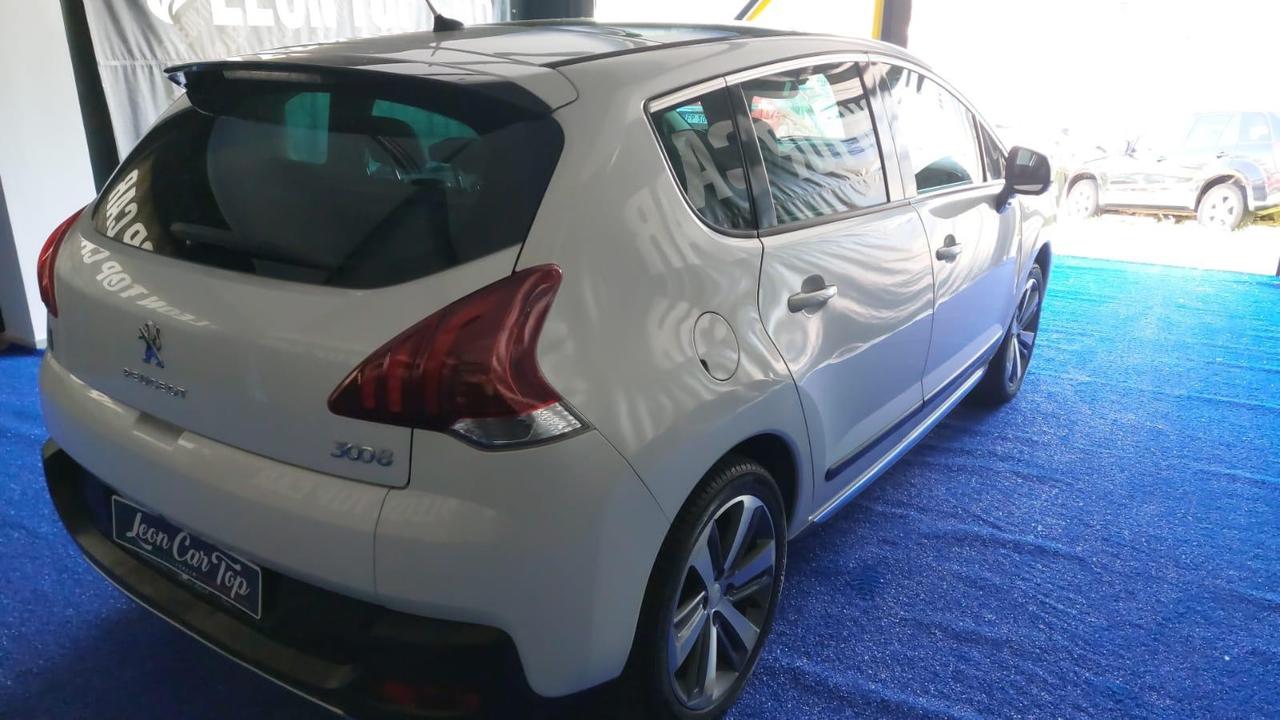 Peugeot 3008 Ibrida 4x4 automatica full tetto