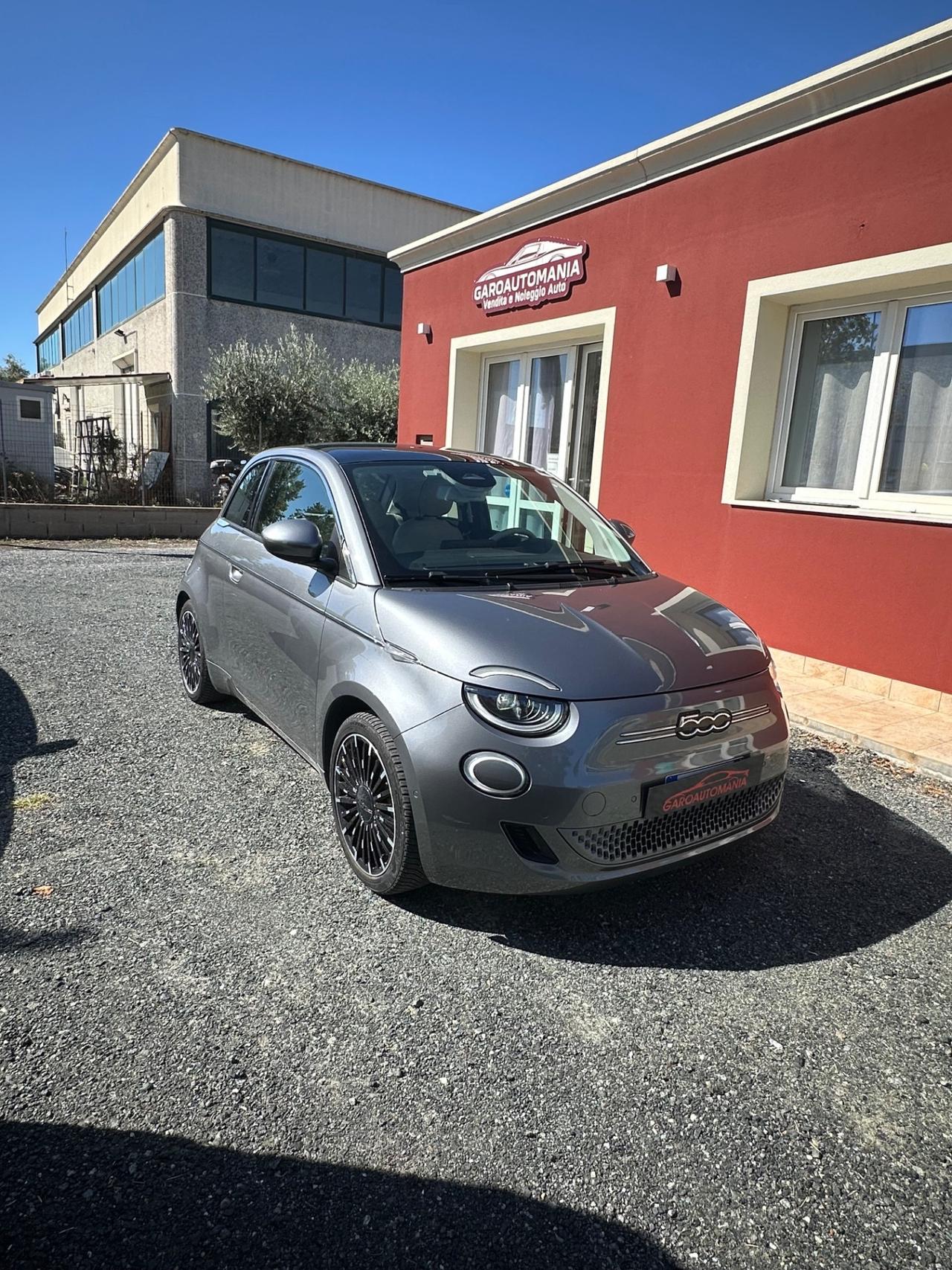 Fiat 500 500e Berlina 42 kWh La Prima by Bocelli