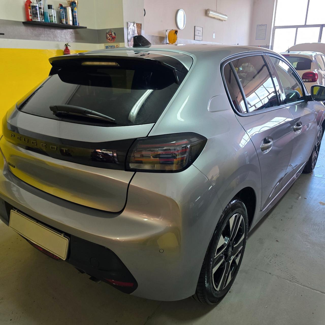 208 PureTech 100 hp 5 porte Business AZIENDALE