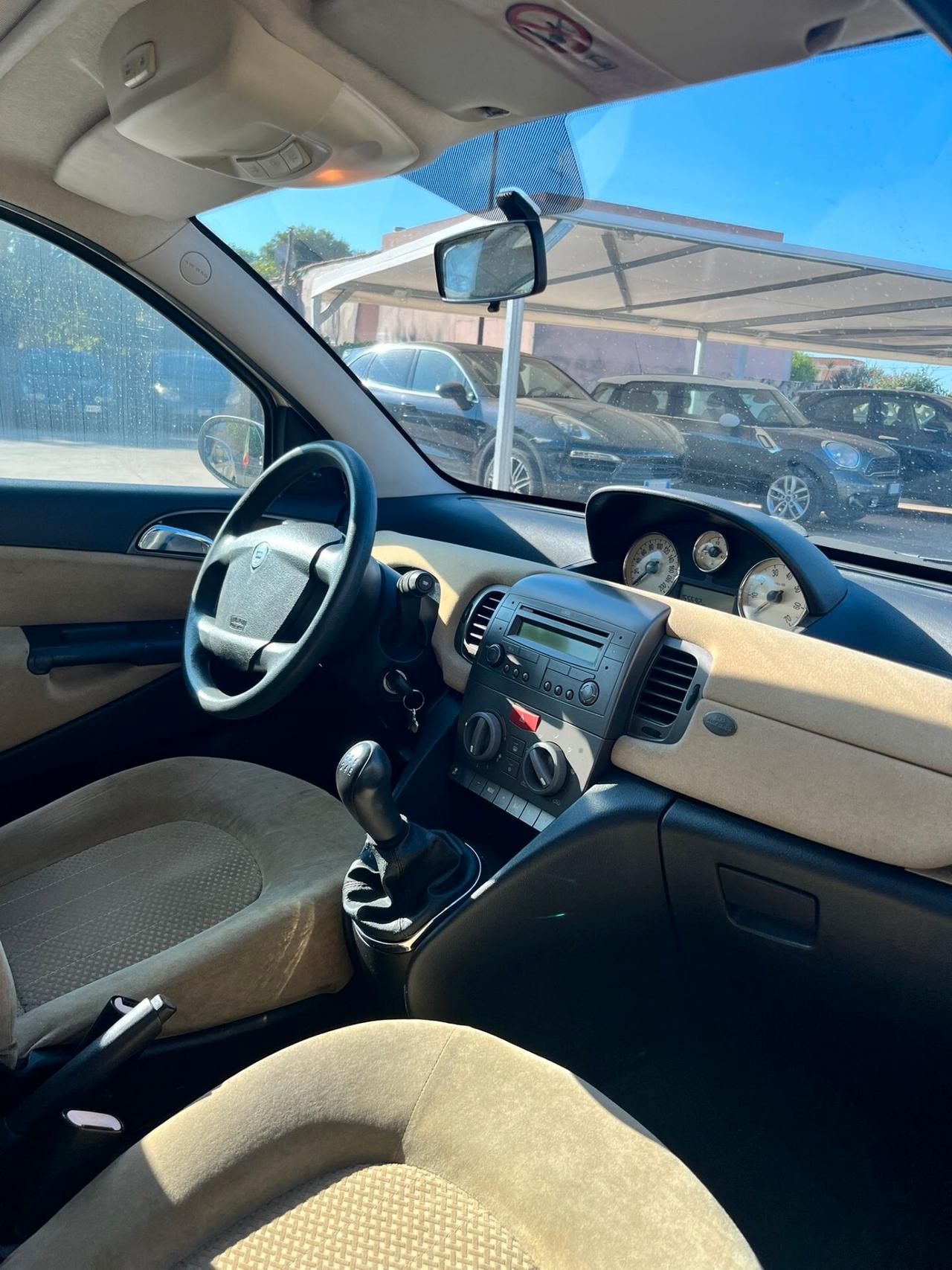 Lancia Ypsilon 1.3 MJT 65 CV Platino