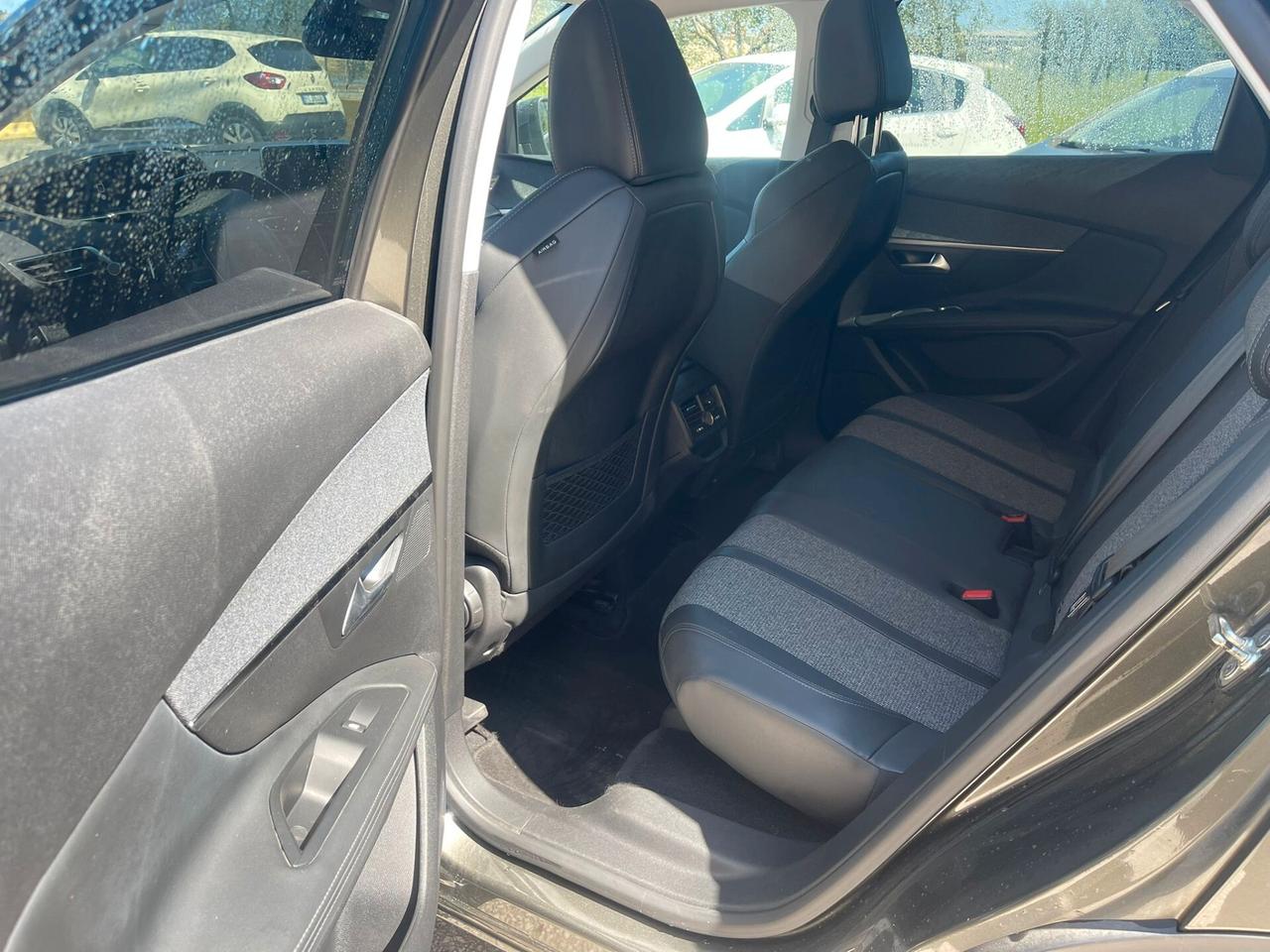 Peugeot 3008 BlueHDi 130 S&S EAT8 Allure