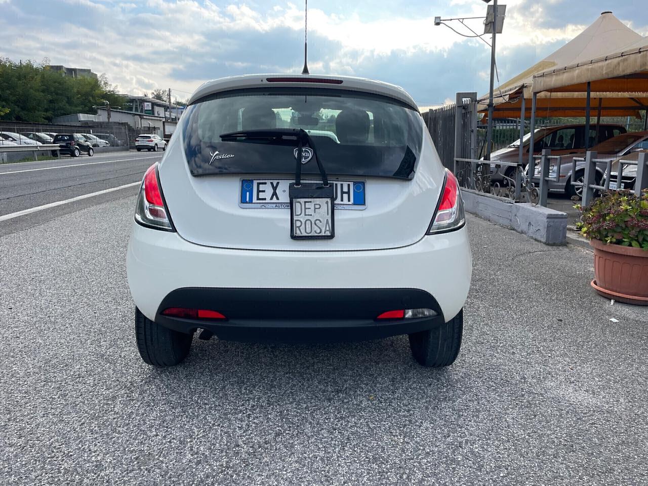 Lancia Ypsilon 0.9 TwinAir 85 CV 5 porte Metano Ecochic Gold